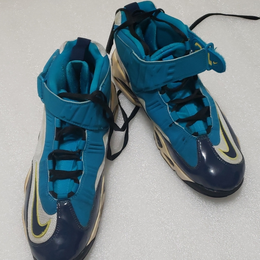 NIKE - Picture 14 of 16